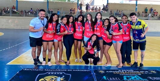 Handebol feminino infantil de Araçuaí fica em terceiro no Mineiro